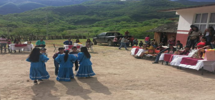Graduación escolar de primeras generaciones de la Sierra Tarámari en Sinaloa
