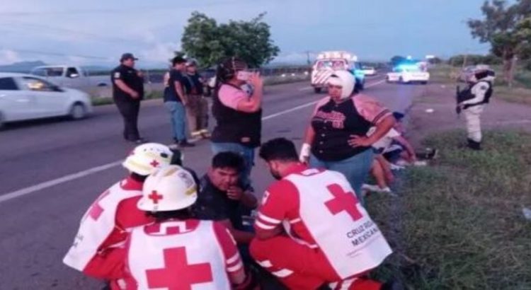 Personas salen volando por accidente vial