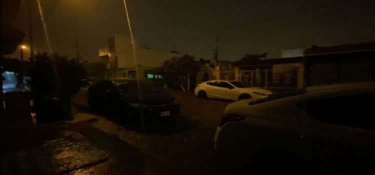 Fuertes lluvias esta madrugada en Mazatlán