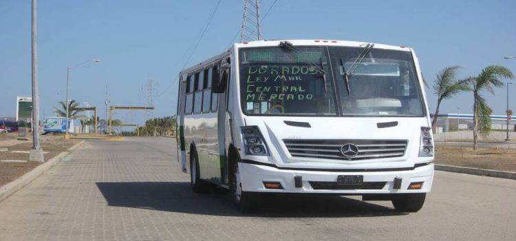 Habitantes de Mazatlán molestos por el mal servicio de camiones urbanos