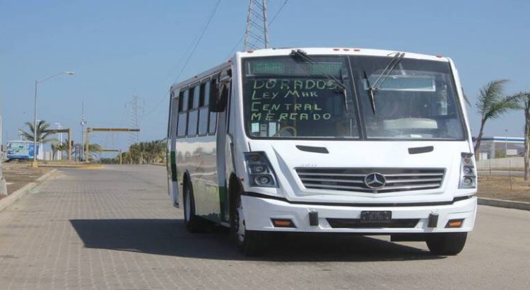 Habitantes de Mazatlán molestos por el mal servicio de camiones urbanos