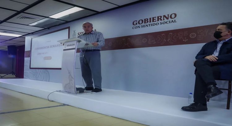 El gobernador critica que no se suspendieran a tiempo las clases