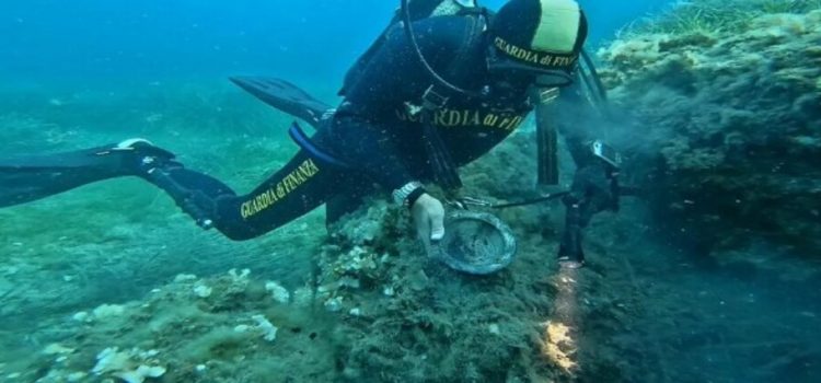 Encuentran en el mar de Italia, cerámica de 800 años de antigüedad