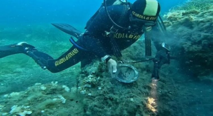 Encuentran en el mar de Italia, cerámica de 800 años de antigüedad