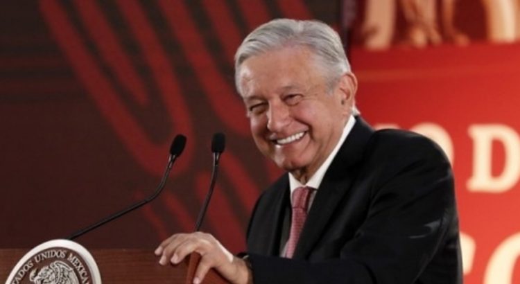 AMLO se burla del acarreo en su marcha del 27 de noviembre