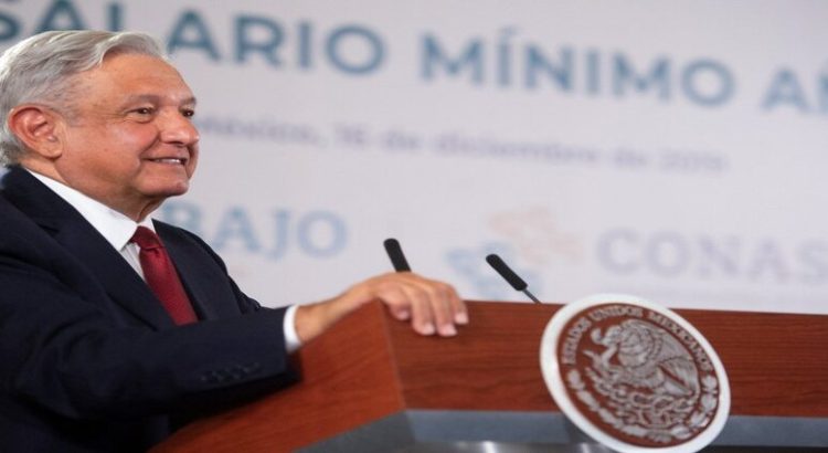 AMLO anuncia incremento del 20% al salario mínimo