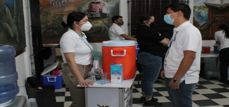 Instalan módulos de rehidratación en zonas de mayor afluencia