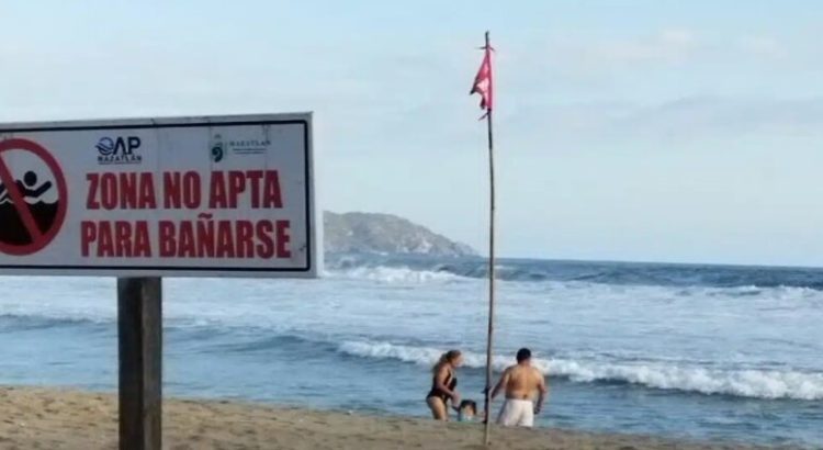 Restringen actividades marinas y de playa por presencia de mar de fondo