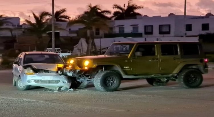 Accidente vial en el cruce de Real del Valle y Paseo del Atlántico