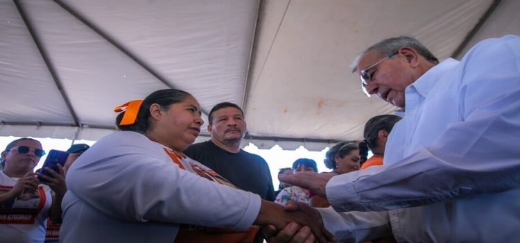 Rocha Moya hizo el compromiso de apoyar a familias de desaparecidos en Sinaloa