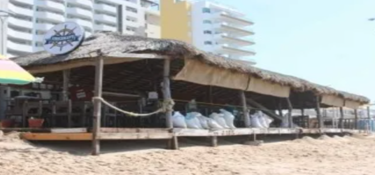 Reanudad actividades en “las Palapas de la Playa” tras afectaciones de la tormenta Norma