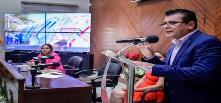 Édgar González presentó su primer informe de labores al Cabildo de Mazatlán