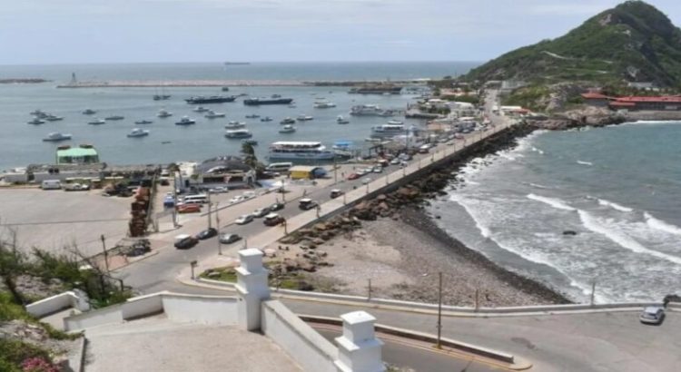 El puerto fue cerrado a la navegación en Mazatlán