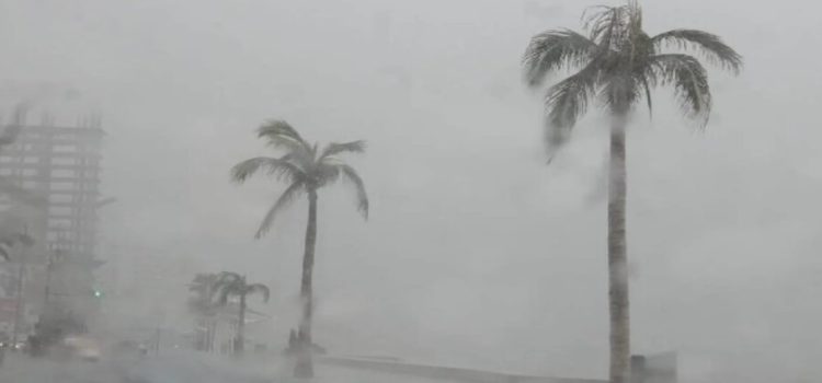 Se registra en Mazatlán lluvia con granizo