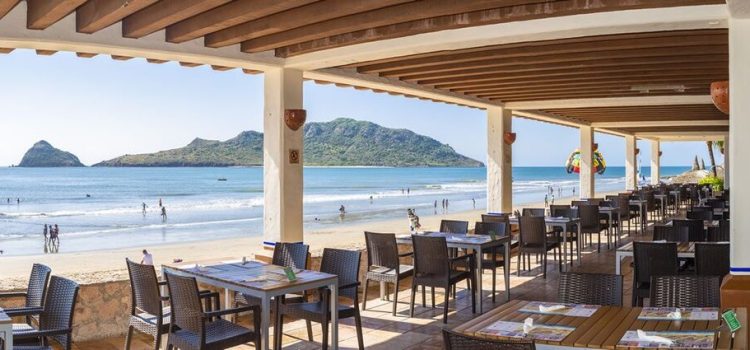 Sector restaurantero de Mazatlán aún no recupera sus ventas tras Norma