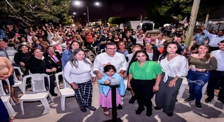 González Zataráin realizó el encendido oficial de las nuevas luminarias LED del fraccionamiento San Joaquín