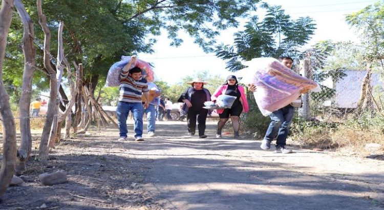 Sebides entregó 3 mil 500 chamarras a comunidades de Sinaloa