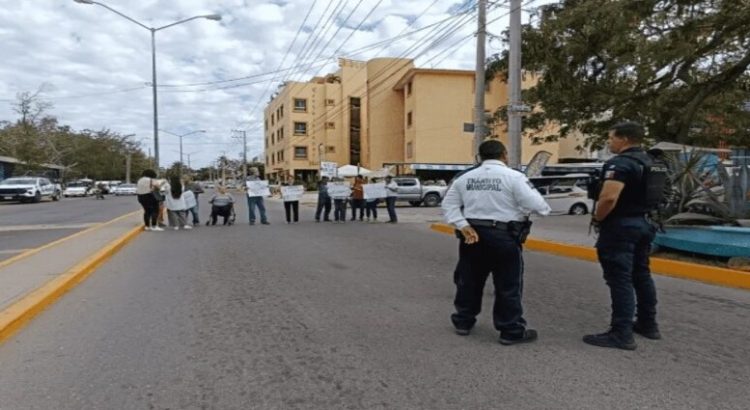 Vecinos del fraccionamiento Tellerias protestan contra instalación del Carnaval