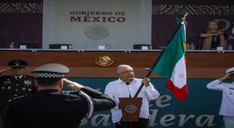 AMLO conmemoró el Día de la Bandera por primera vez en Sinaloa