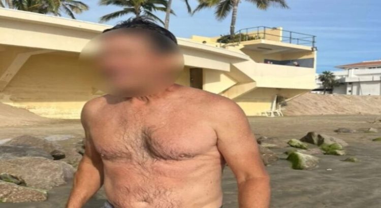 Salvavidas rescatan a dos turistas en Mazatlán