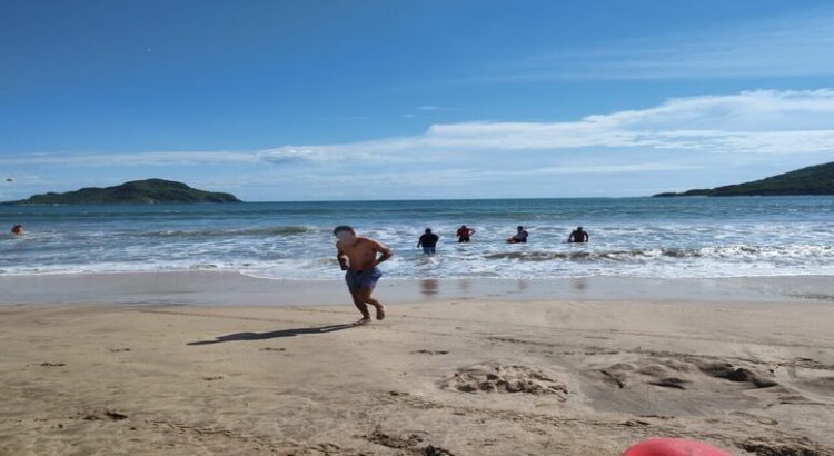 Turista pierde la vida en el mar de Mazatlán