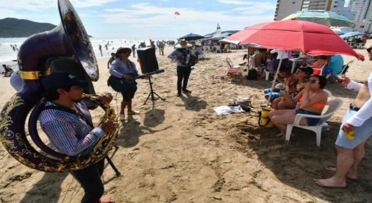 Prohíben a bandas en playas de Mazatlán tocar después de las 9pm