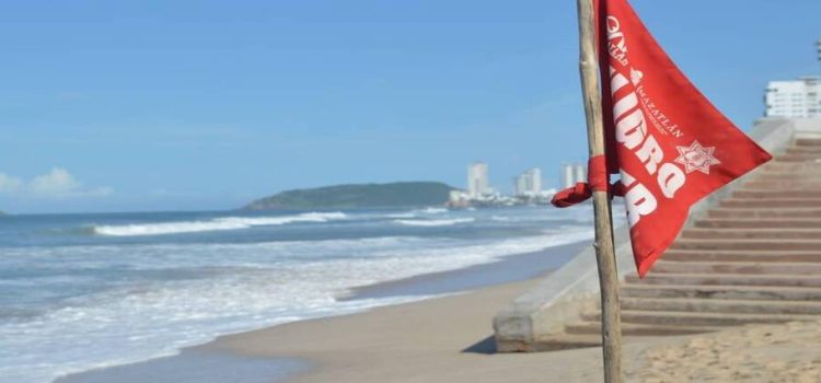 Alertan en Mazatlán por fenómeno mar de fondo