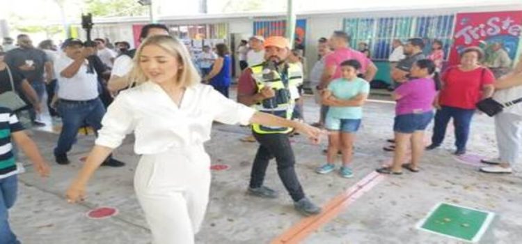 La candidata Estrella Palacios emitió su voto