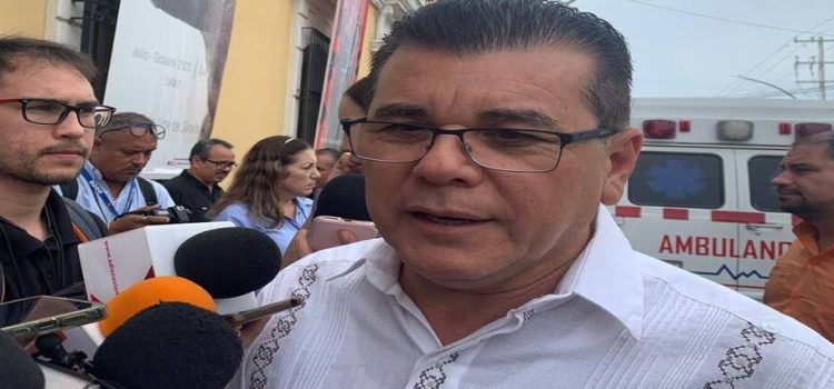 El alcalde de Mazatlán emite su voto