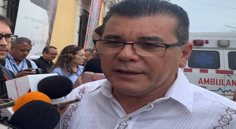 El alcalde de Mazatlán emite su voto