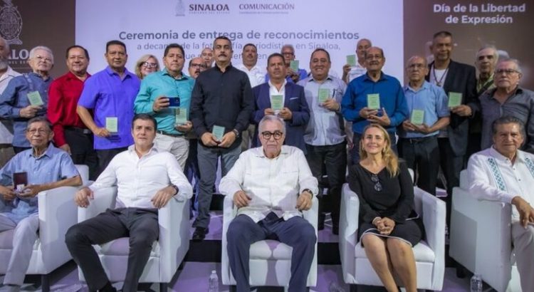 En Sinaloa 23 decanos de fotografía periodística fueron reconocidos