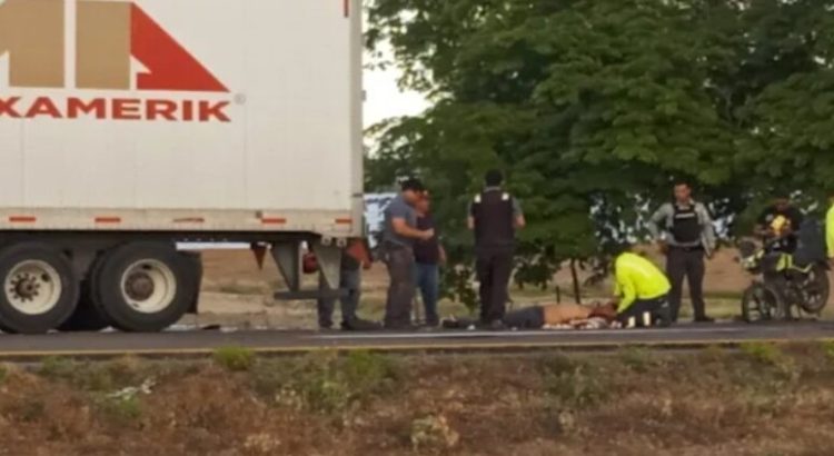 Motociclista pierde la vida tras colisionar con un tráiler