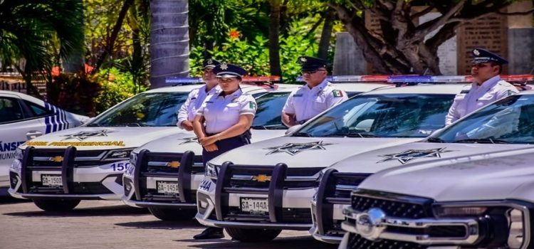 Entregan 12 patrullas a la Secretaría de Seguridad Pública de Mazatlán