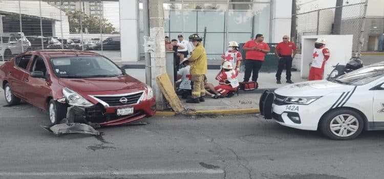 Accidente tipo volcadura en la Avenida Reforma