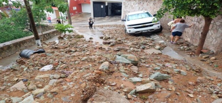 Lluvias provocan deslaves en Mazatlán