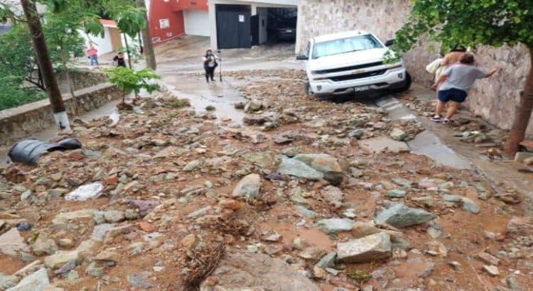 Lluvias provocan deslaves en Mazatlán