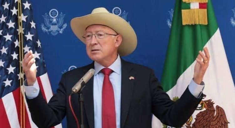 Ken Salazar responde a AMLO: la violencia en México no es culpa de Estados Unidos