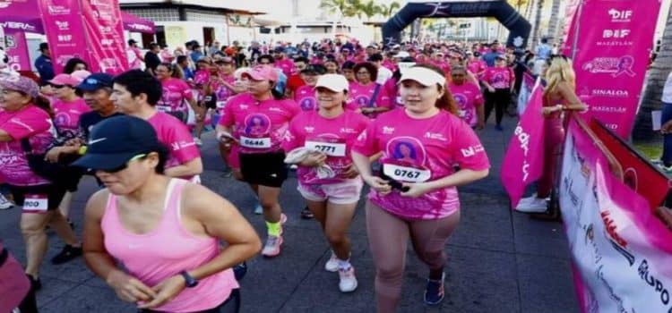 Más de 900 personas participaron en la tercera edición de la ‘Carrera Rosa’