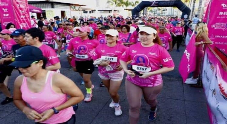 Más de 900 personas participaron en la tercera edición de la ‘Carrera Rosa’