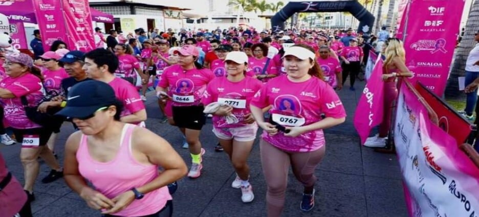 Más de 900 personas participaron en la tercera edición de la ‘Carrera Rosa’