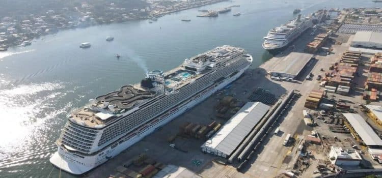 Arribaron a Mazatlán los cruceros turísticos Norwegian Bliss y Koningsdam