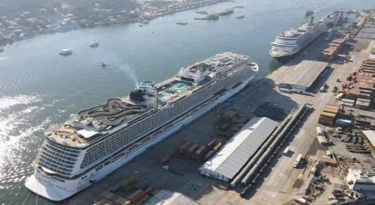 Arribaron a Mazatlán los cruceros turísticos Norwegian Bliss y Koningsdam