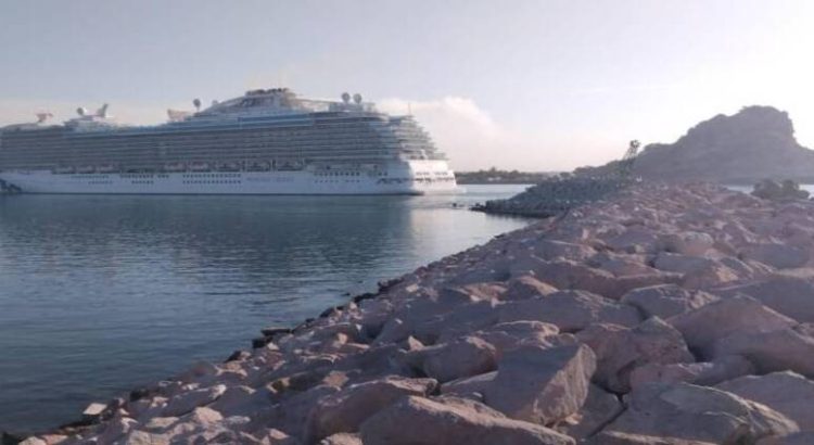 Llega a Mazatlán el crucero Discovery Princess con más de 5 mil turistas navieros