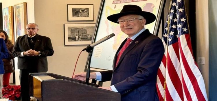 Ken Salazar reconoce operativos contra la violencia en Sinaloa