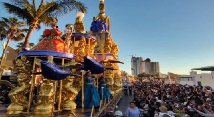 Celebran primer desfile de carros alegóricos del Carnaval de Mazatlán 2025