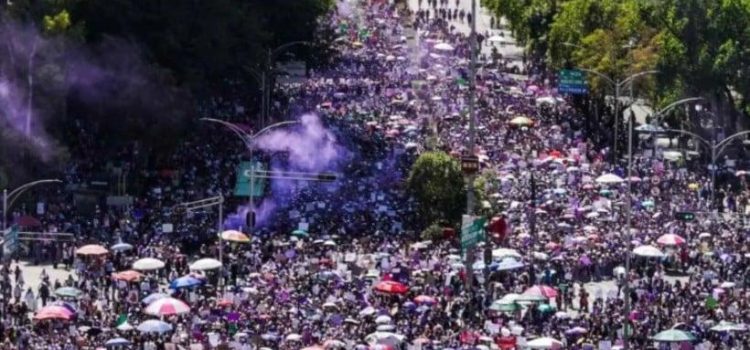 Miles marcharon en el Día Internacional de la Mujer