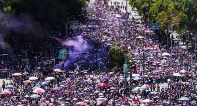 Miles marcharon en el Día Internacional de la Mujer