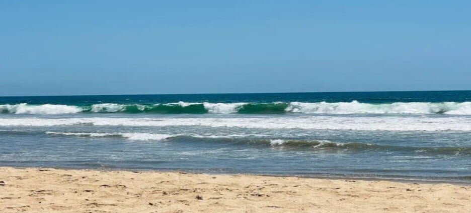 Alertan por oleaje elevado en las playas de Mazatlán