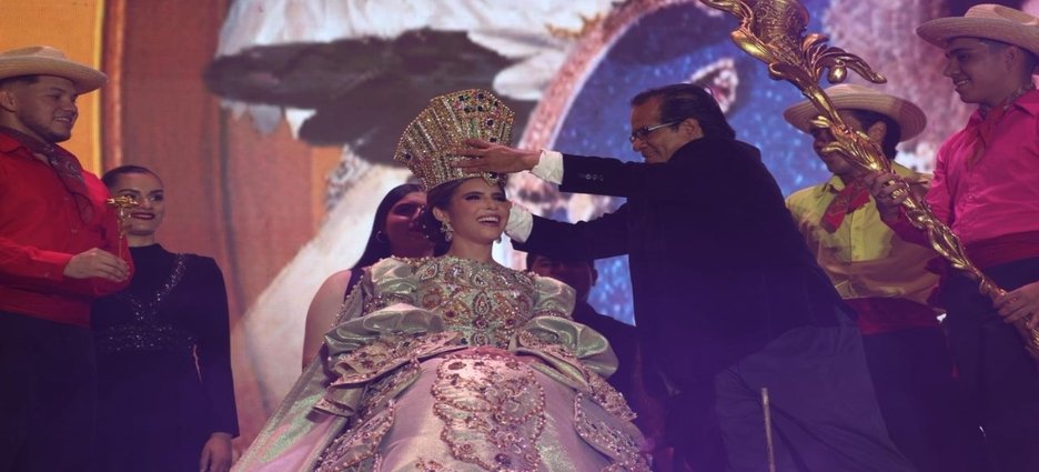 Mazatlán corona a Mariana I como Reina de los Juegos Florales del Carnaval Internacional 2026