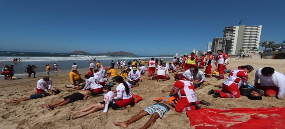 Mazatlán refuerza seguridad: certifican a 130 salvavidas para Semana Santa 2026